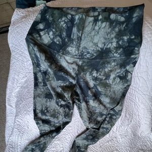 Lululemon Shibori Hi Rise Wunder under pants